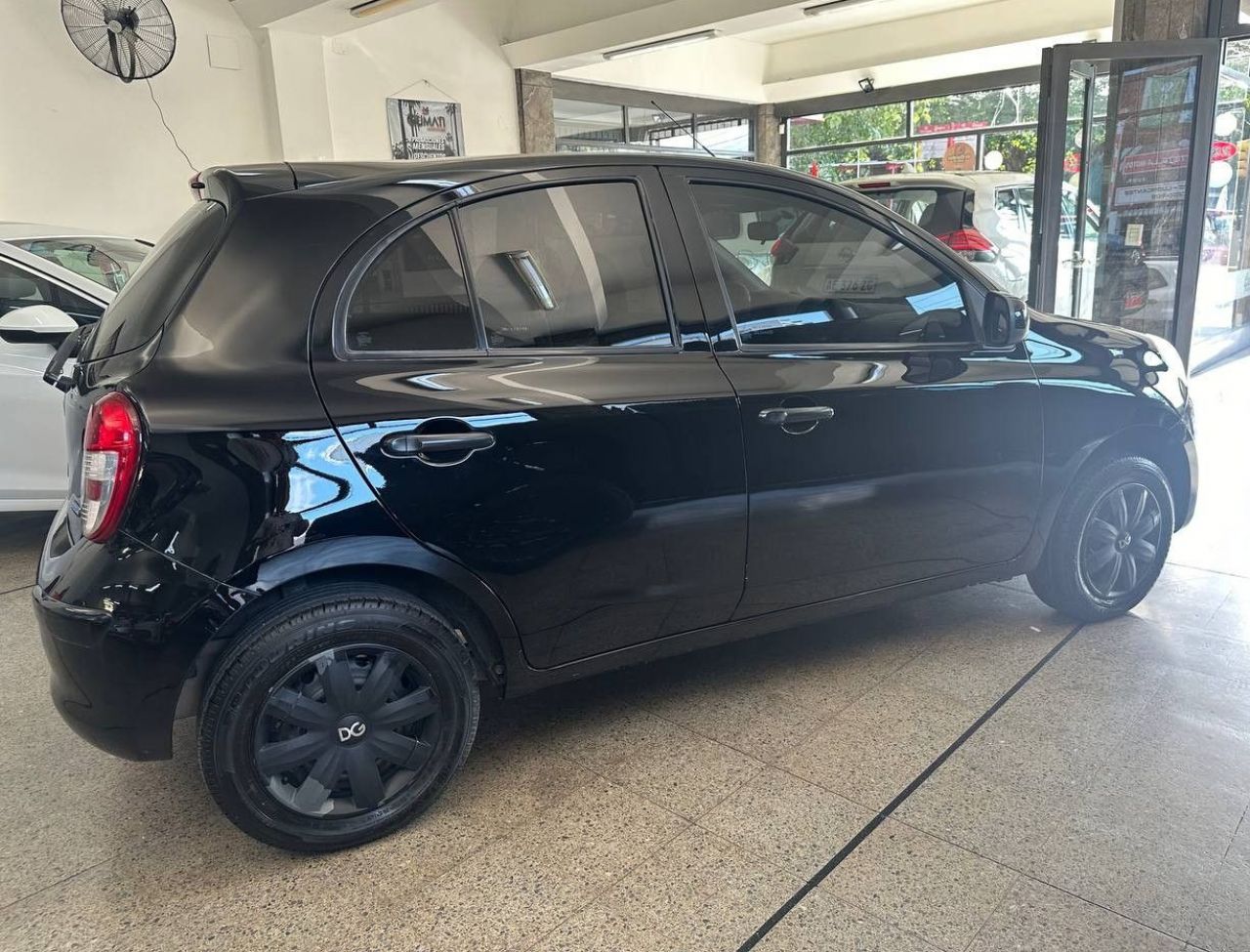 Nissan March Usado Financiado en Mendoza, deRuedas