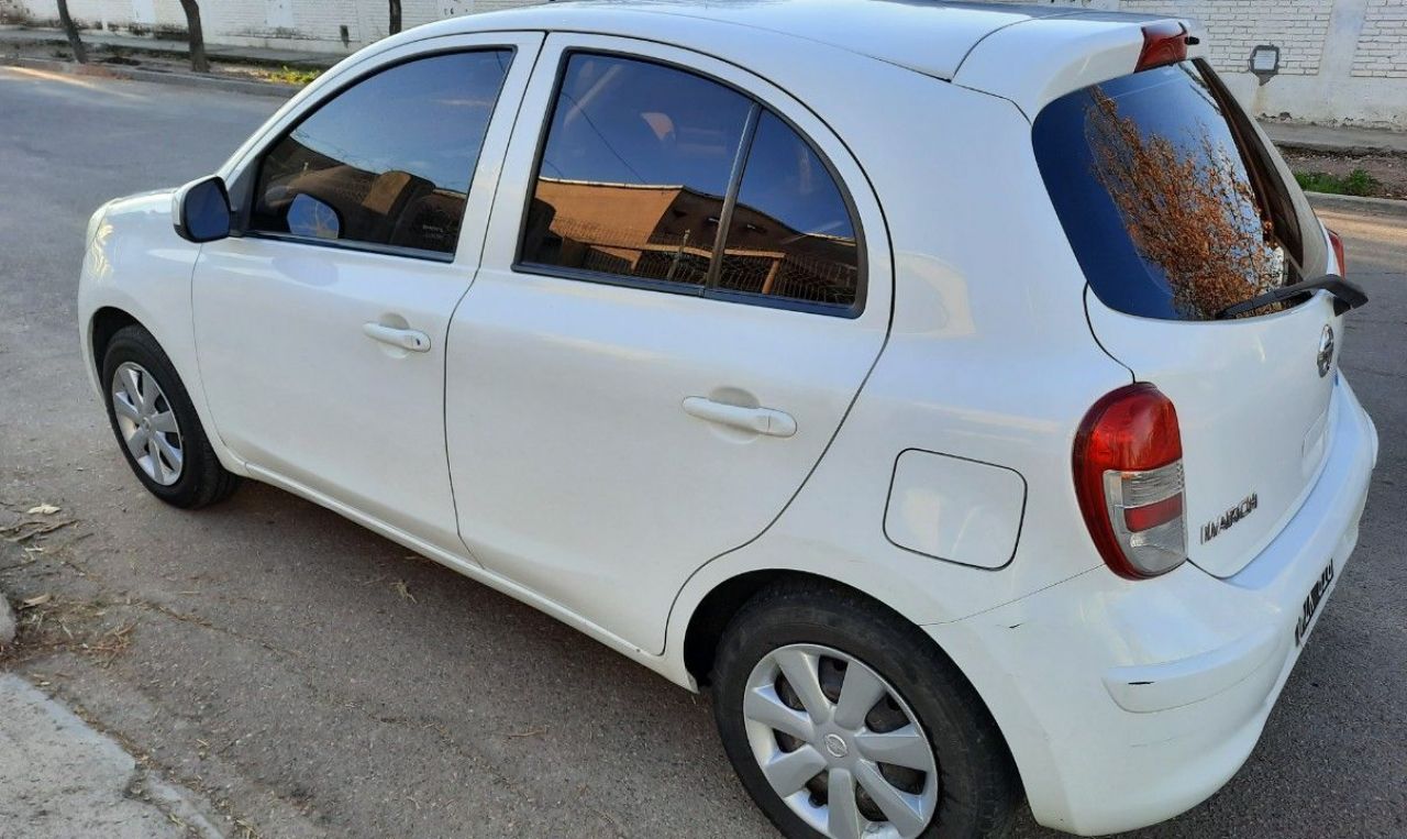 Nissan March Usado en Mendoza, deRuedas