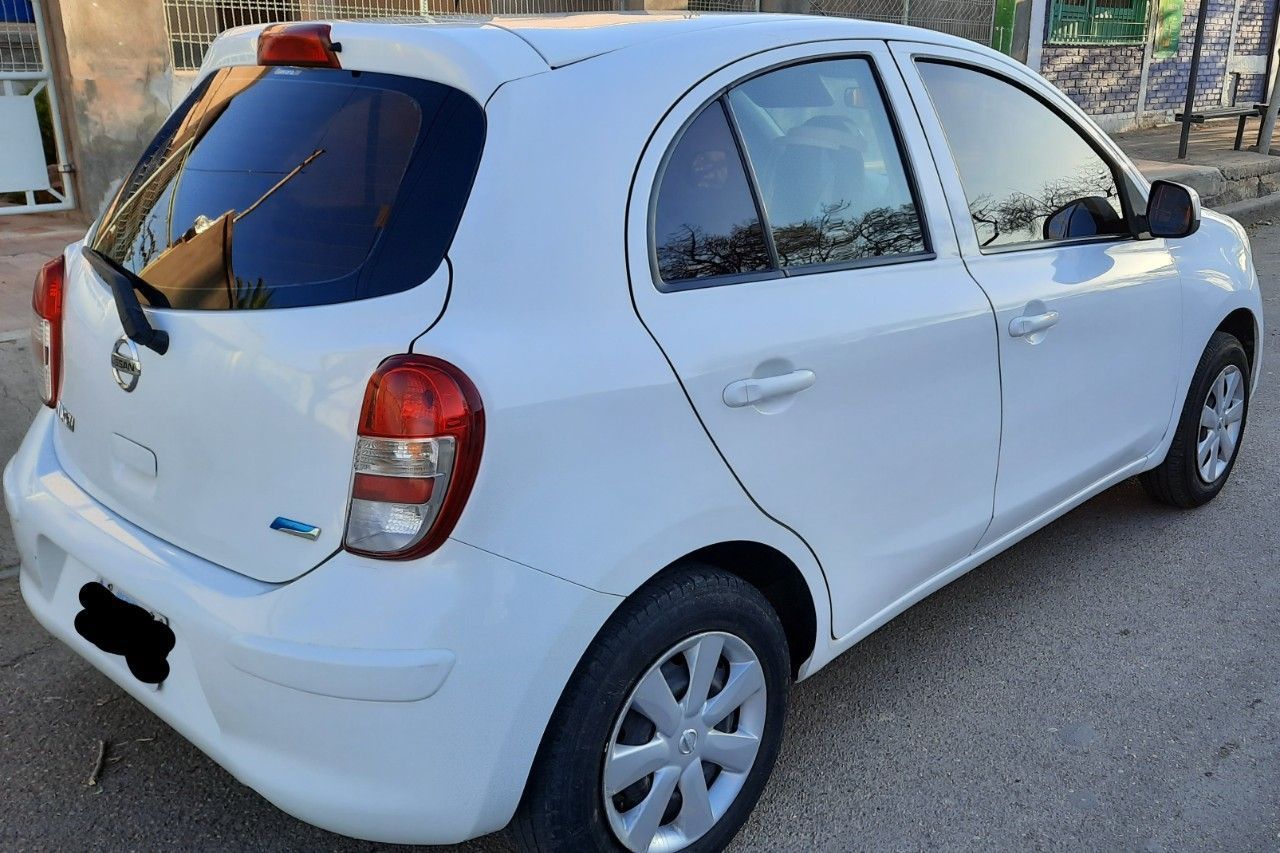 Nissan March Usado en Mendoza, deRuedas