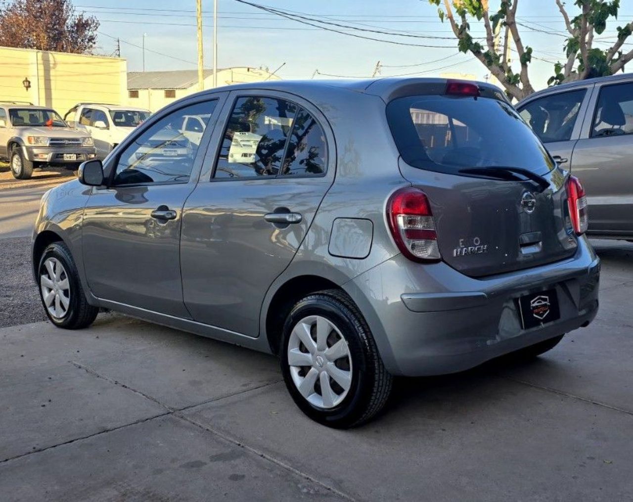 Nissan March Usado Financiado en Mendoza, deRuedas