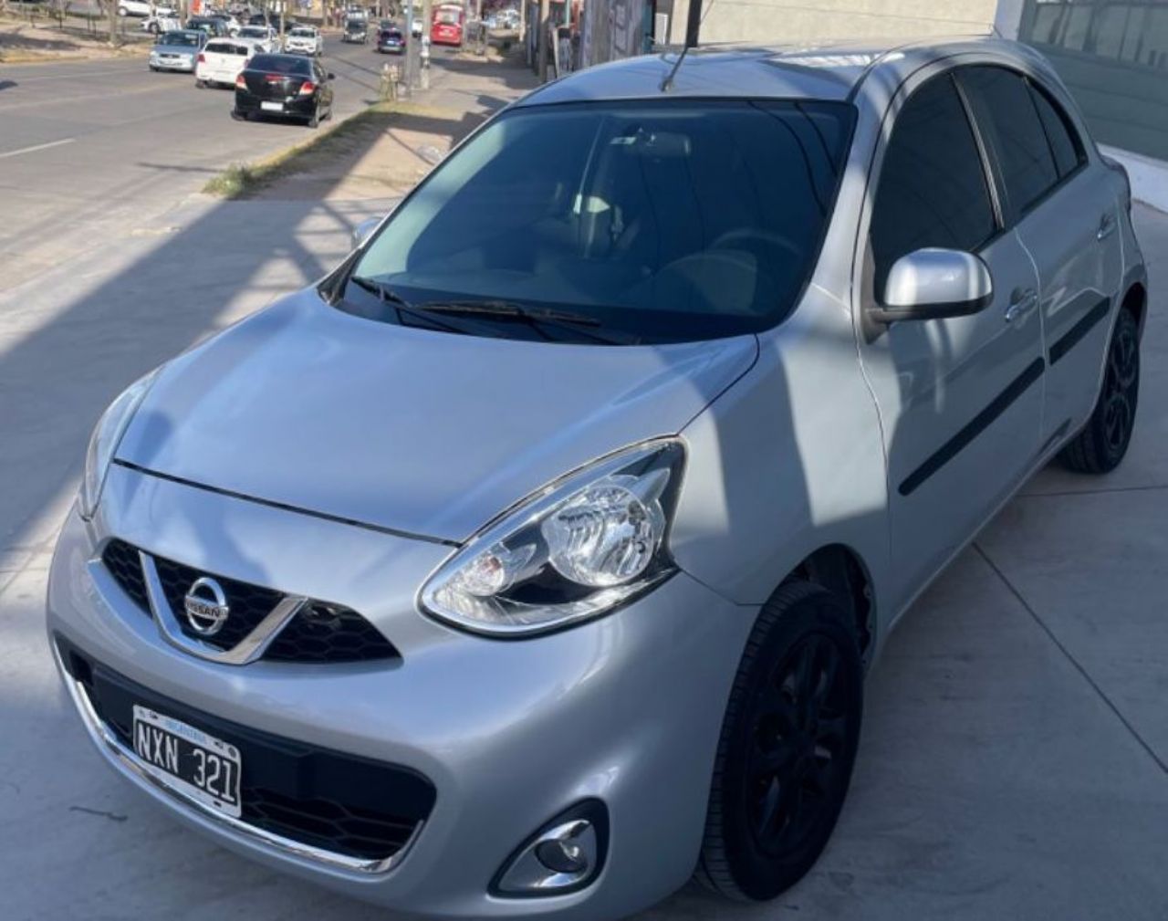 Nissan March Usado en Córdoba, deRuedas