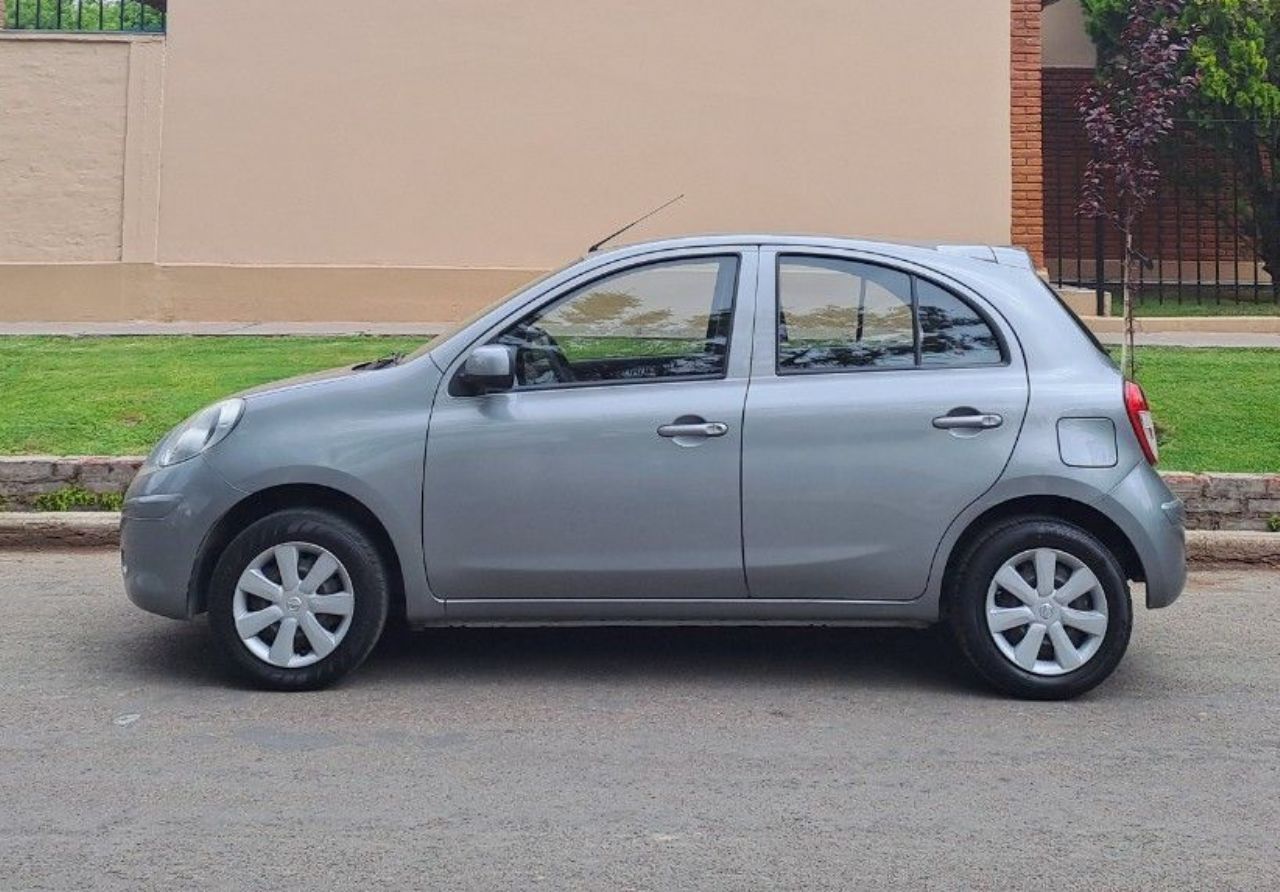 Nissan March Usado en Mendoza, deRuedas