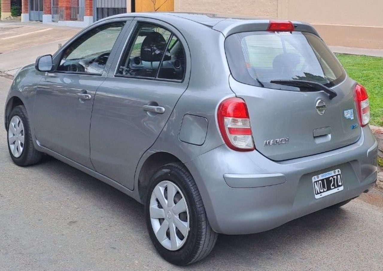 Nissan March Usado en Mendoza, deRuedas