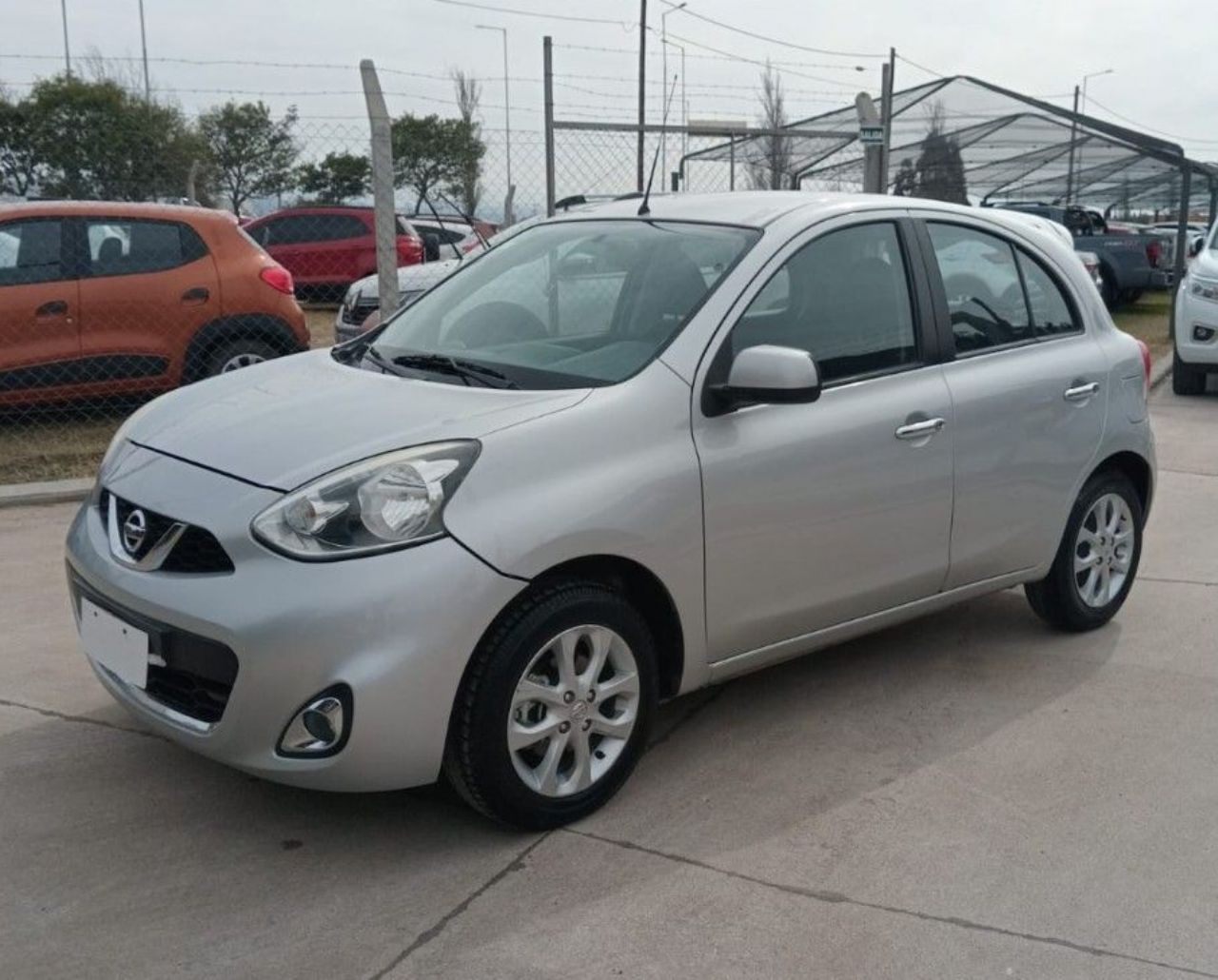 Nissan March Usado Financiado en Córdoba, deRuedas