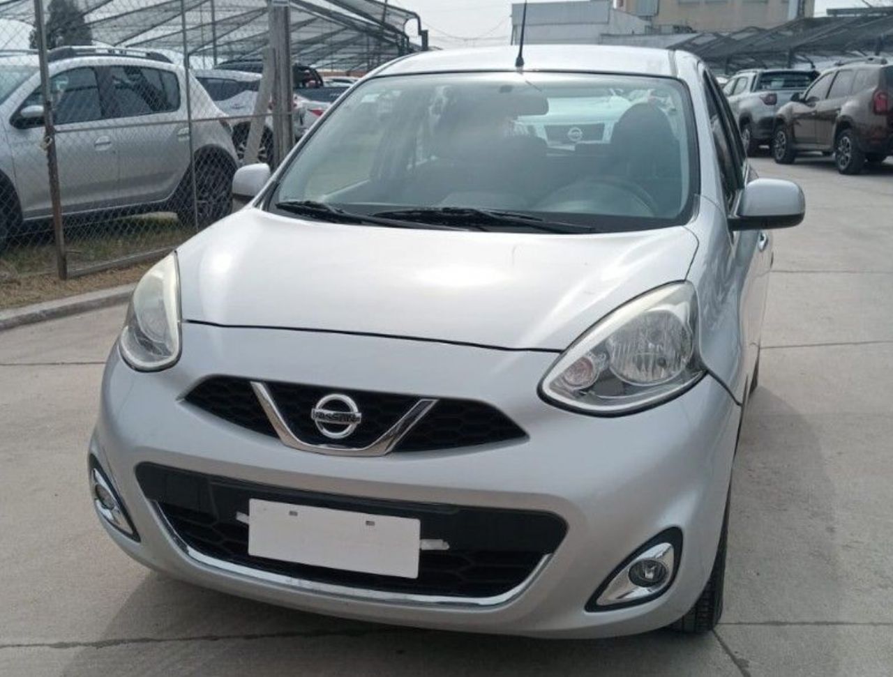 Nissan March Usado Financiado en Córdoba, deRuedas