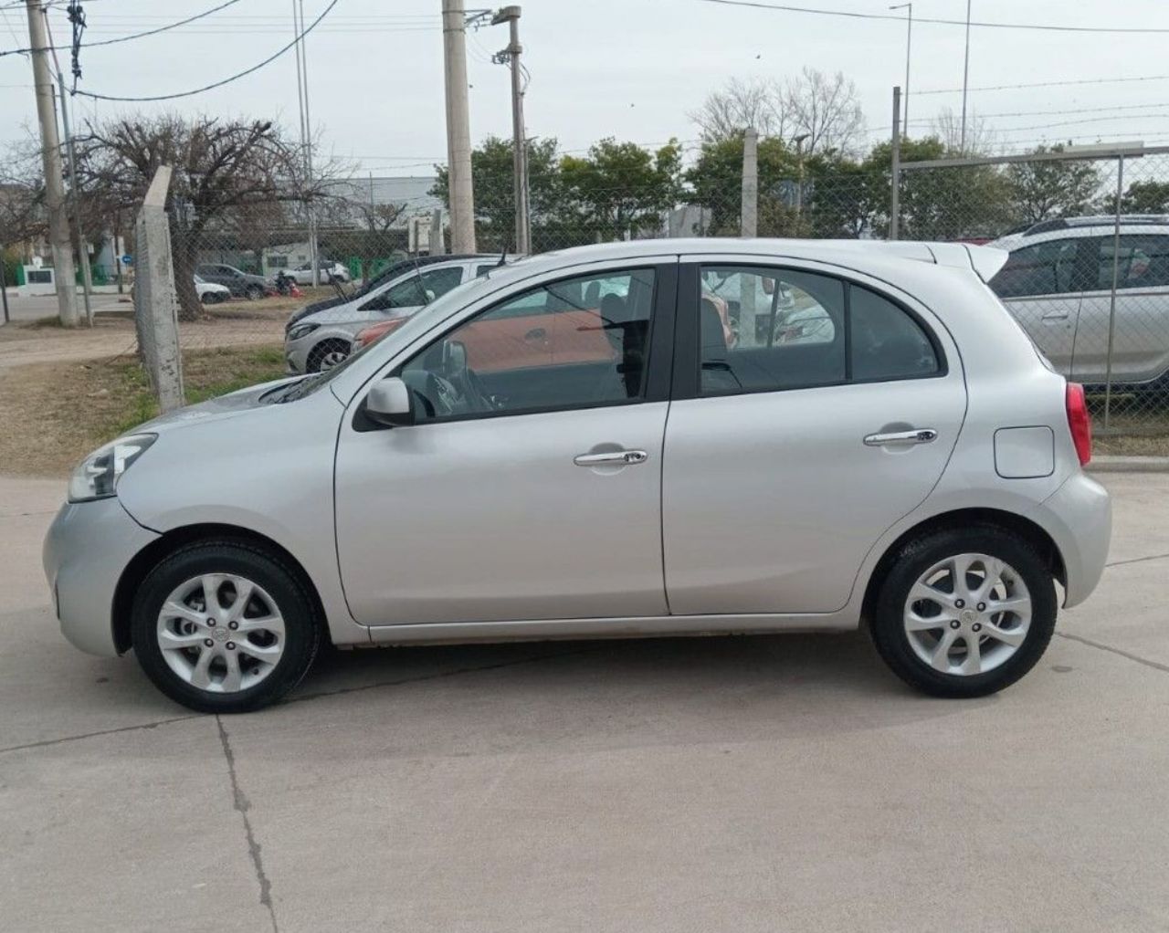 Nissan March Usado Financiado en Córdoba, deRuedas