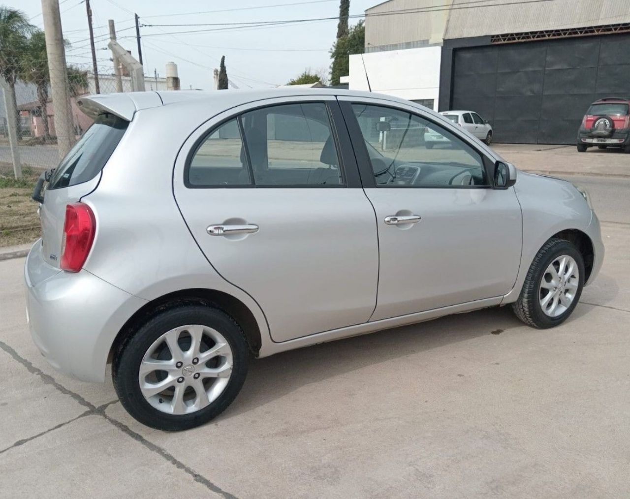 Nissan March Usado Financiado en Córdoba, deRuedas