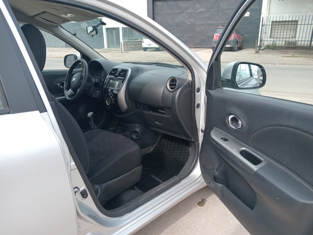 Nissan March Usado Financiado en Córdoba, deRuedas