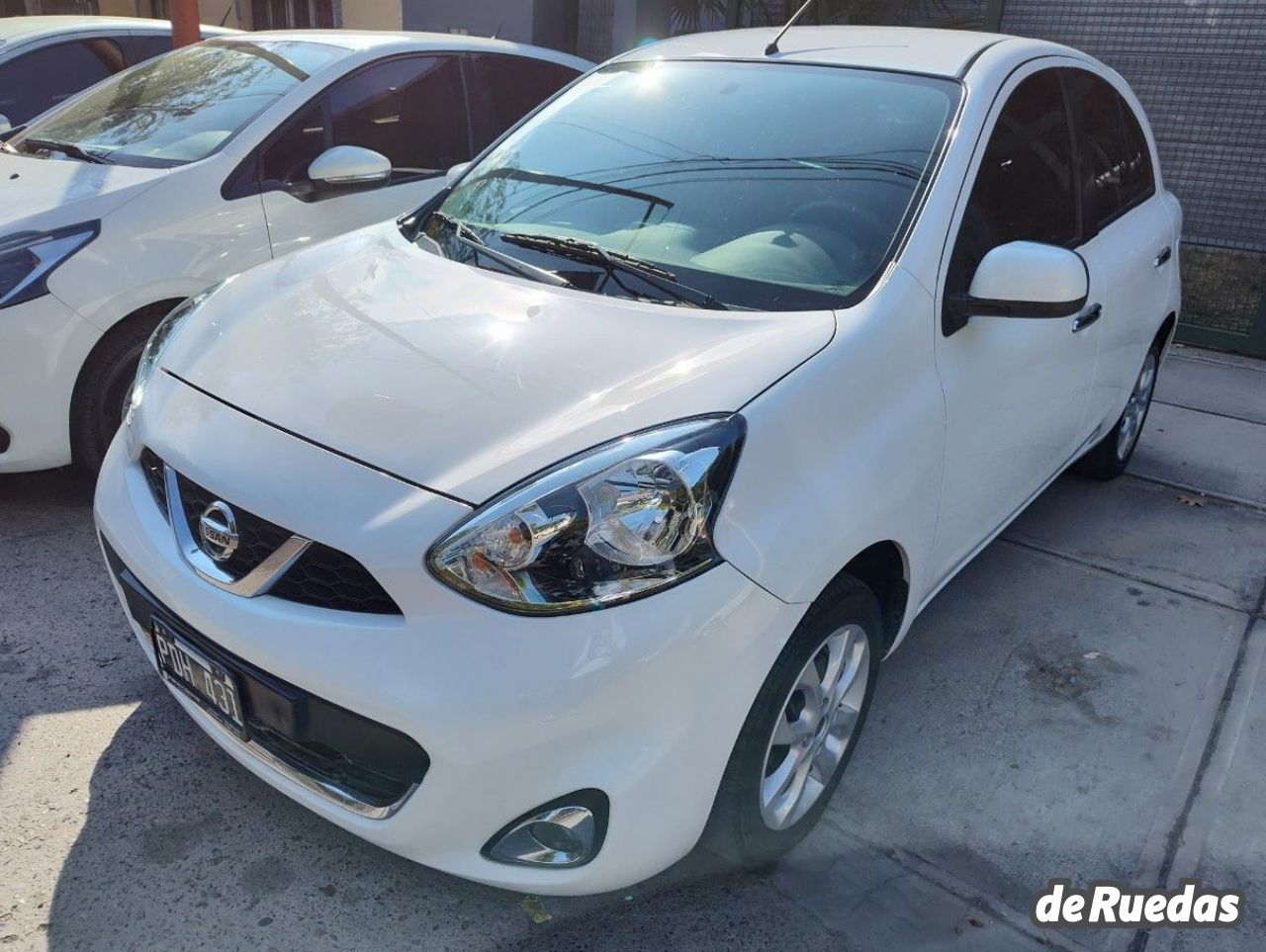 Nissan March Usado en Mendoza, deRuedas