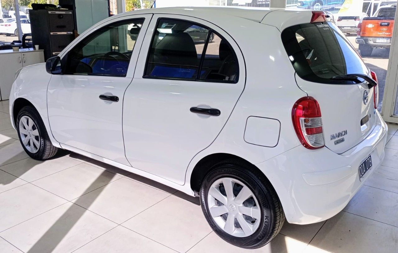 Nissan March Usado en Mendoza, deRuedas