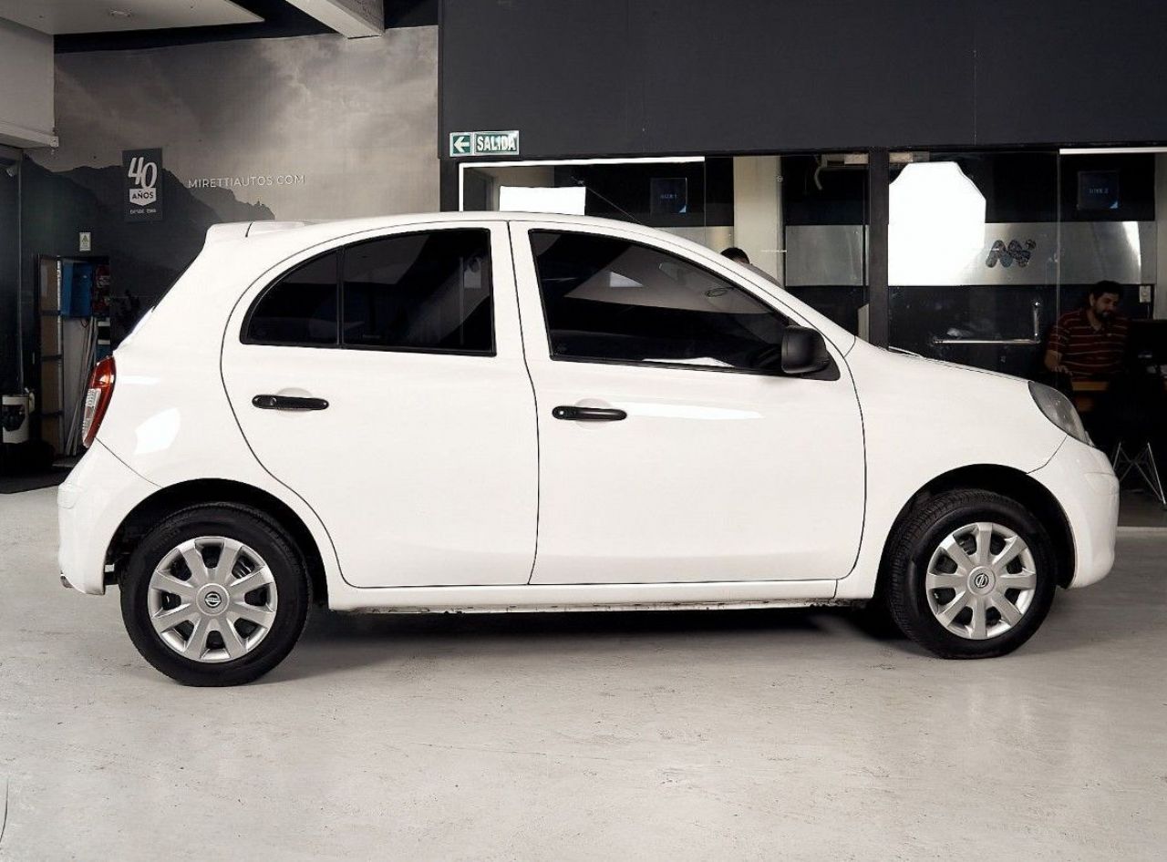 Nissan March Usado Financiado en Córdoba, deRuedas