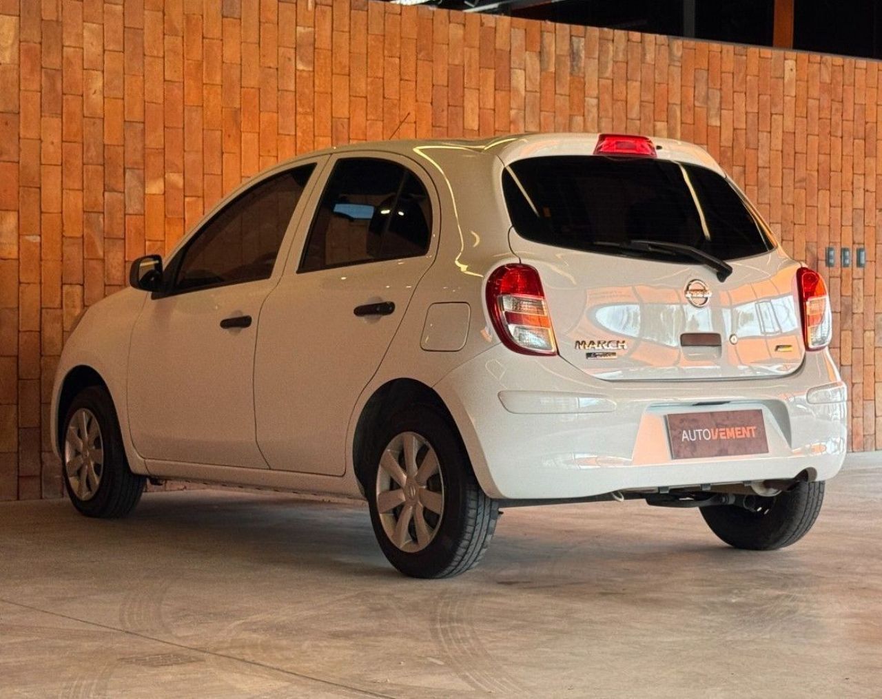 Nissan March Usado en Córdoba, deRuedas