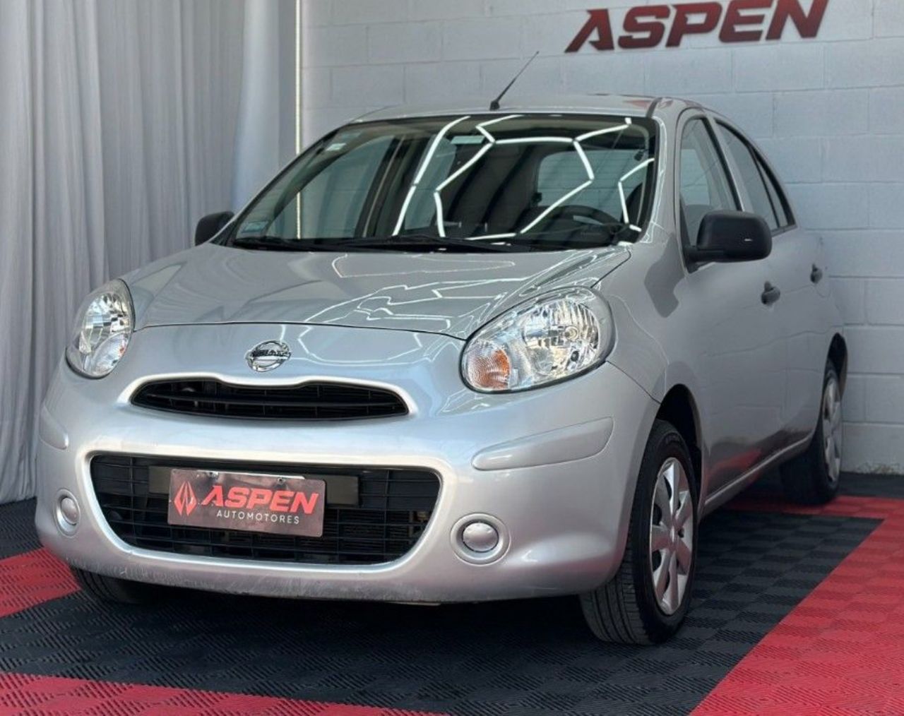Nissan March Usado Financiado en Córdoba, deRuedas