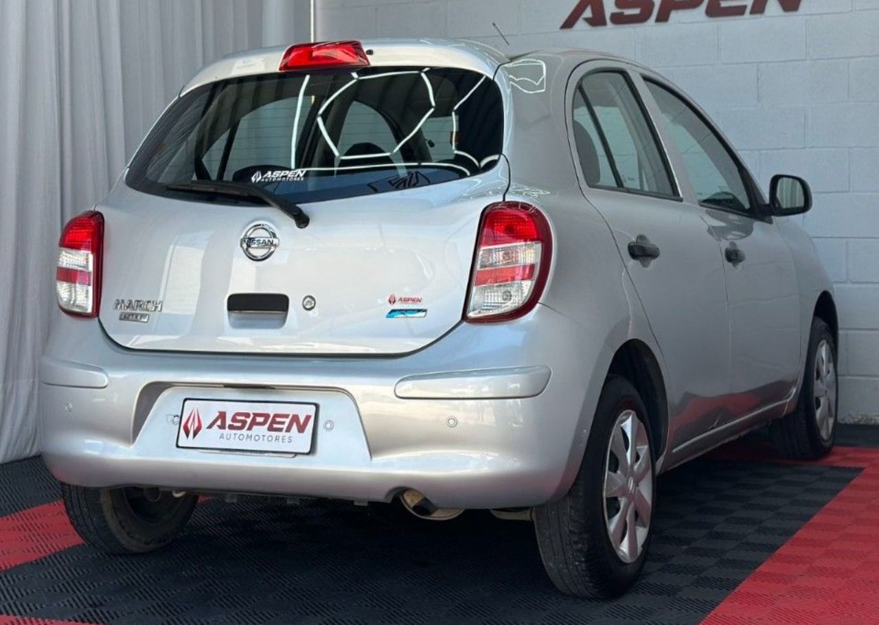 Nissan March Usado Financiado en Córdoba, deRuedas