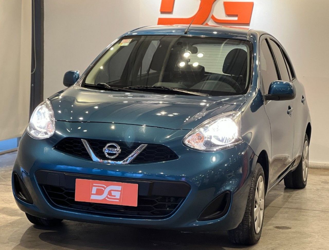 Nissan March Usado Financiado en Córdoba, deRuedas