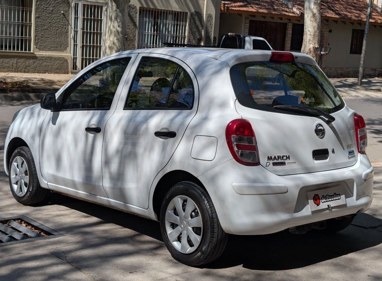 Nissan March Usado Financiado en Mendoza, deRuedas