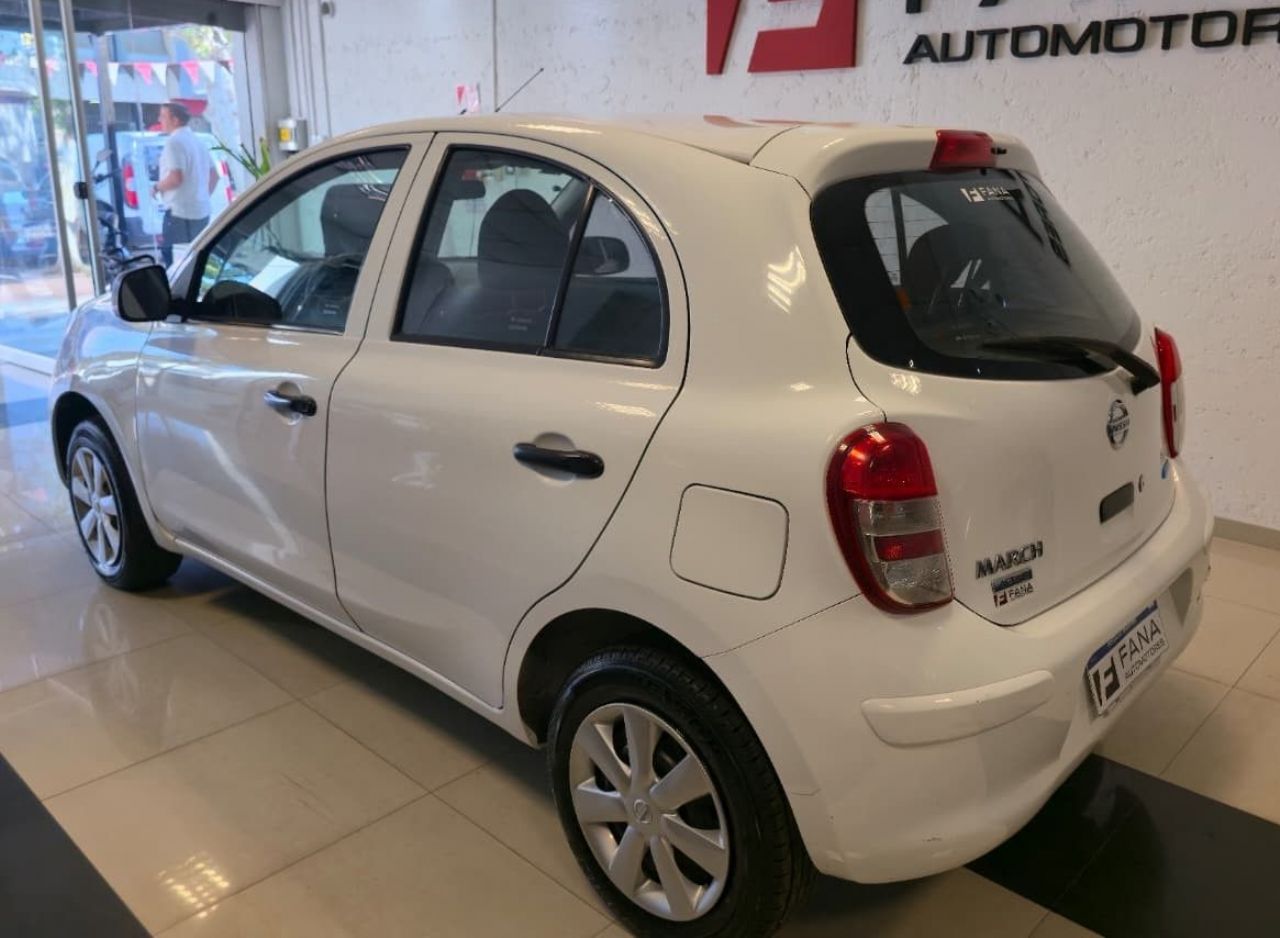 Nissan March Usado Financiado en Mendoza, deRuedas