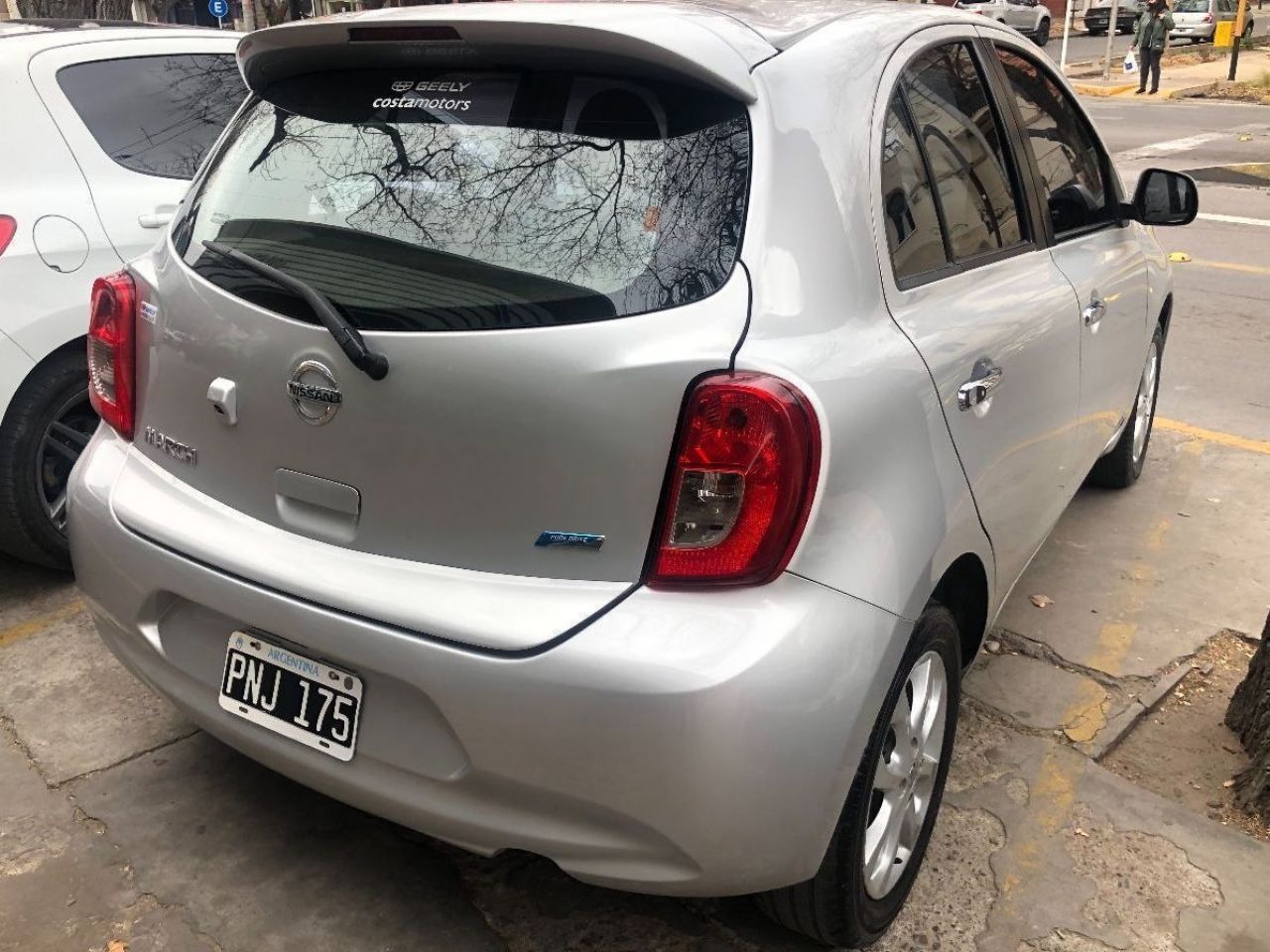 Nissan March Usado en Mendoza, deRuedas