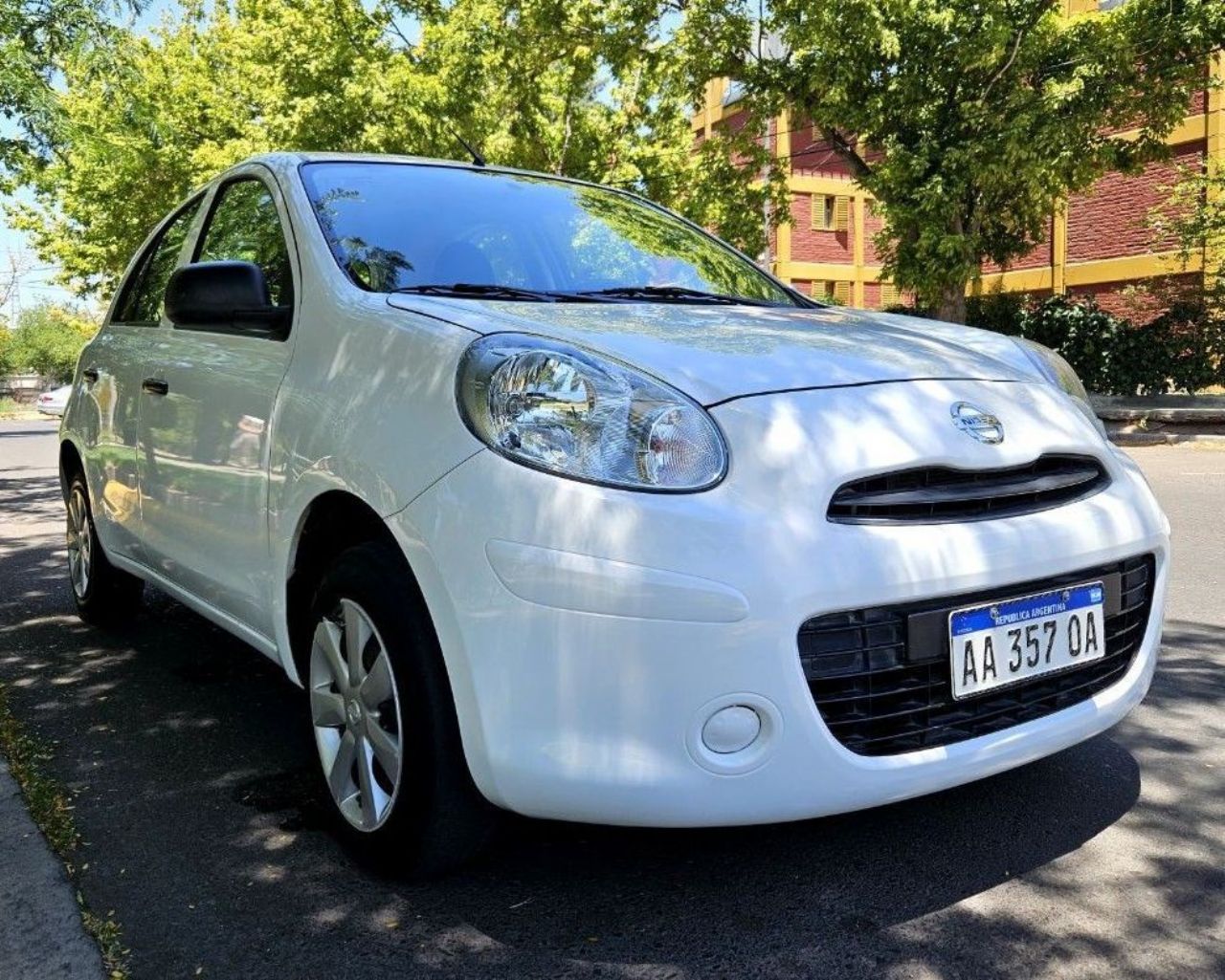 Nissan March Usado Financiado en Mendoza, deRuedas