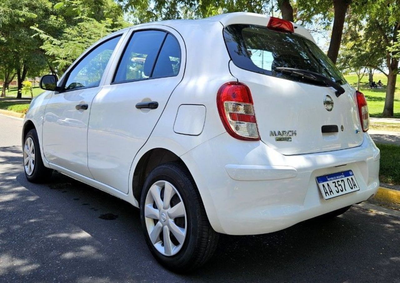 Nissan March Usado Financiado en Mendoza, deRuedas