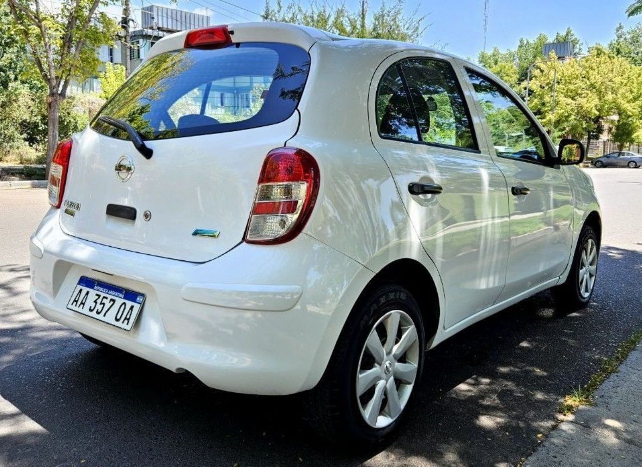 Nissan March Usado en Mendoza, deRuedas