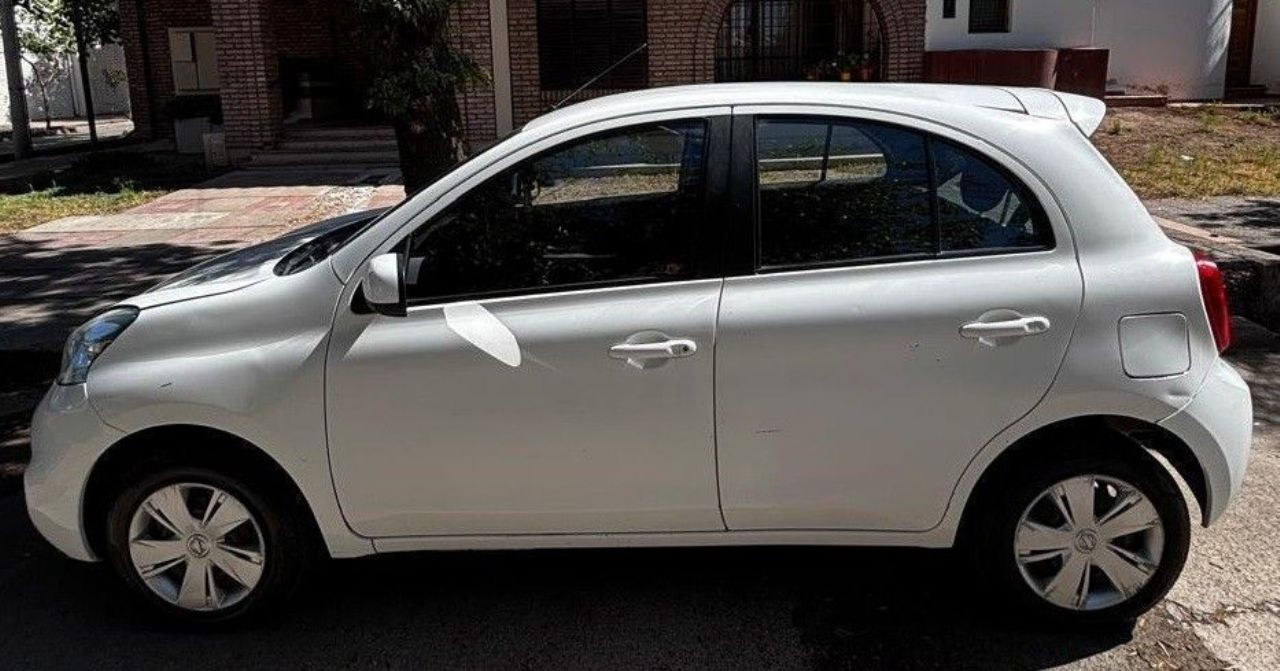 Nissan March Usado en Mendoza, deRuedas