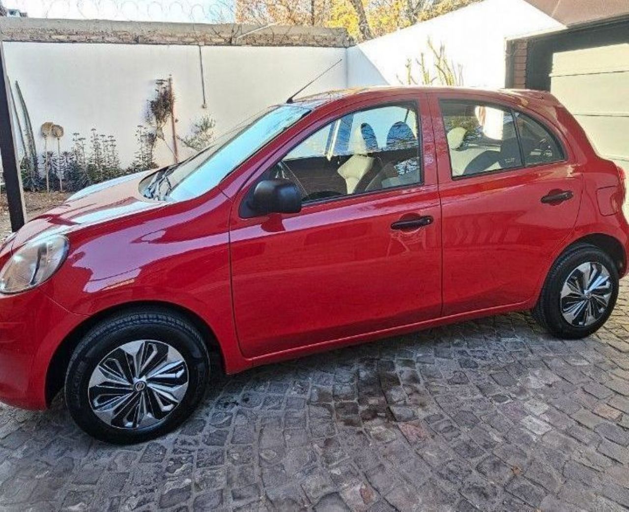 Nissan March Usado en Mendoza, deRuedas