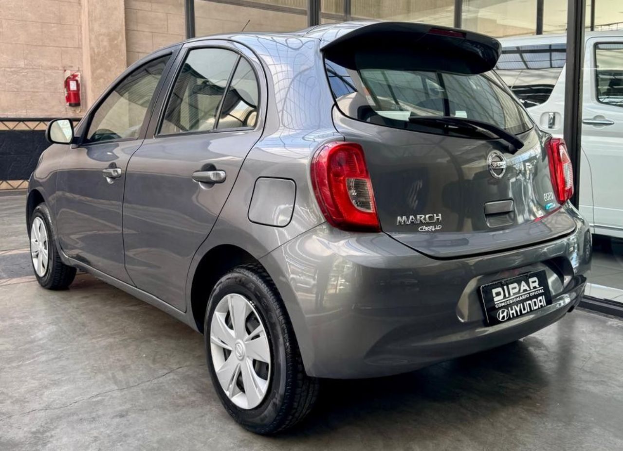 Nissan March Usado en Mendoza, deRuedas