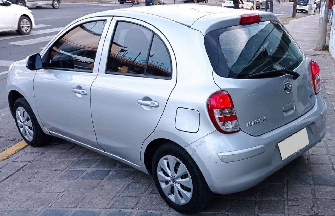 Nissan March Usado en Córdoba, deRuedas