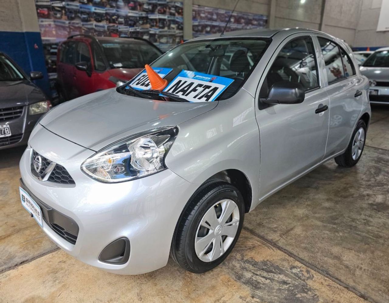 Nissan March Usado en Mendoza, deRuedas