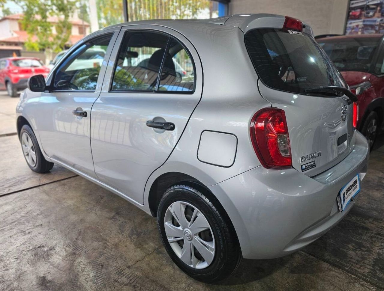 Nissan March Usado en Mendoza, deRuedas