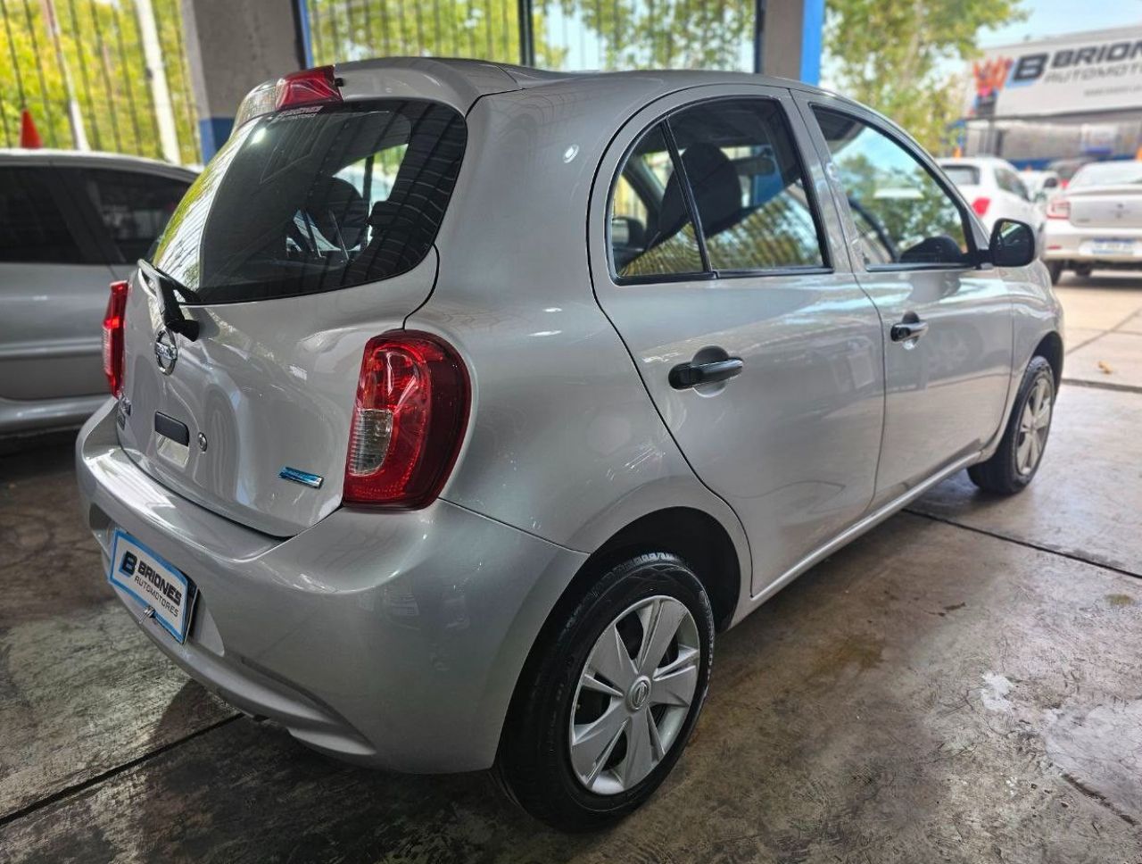 Nissan March Usado en Mendoza, deRuedas