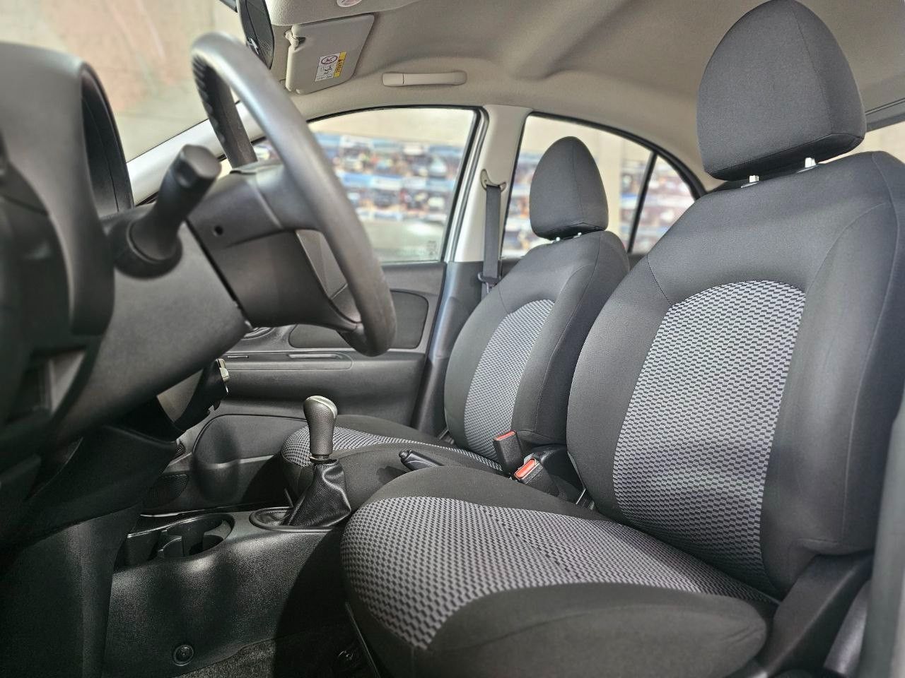 Nissan March Usado en Mendoza, deRuedas