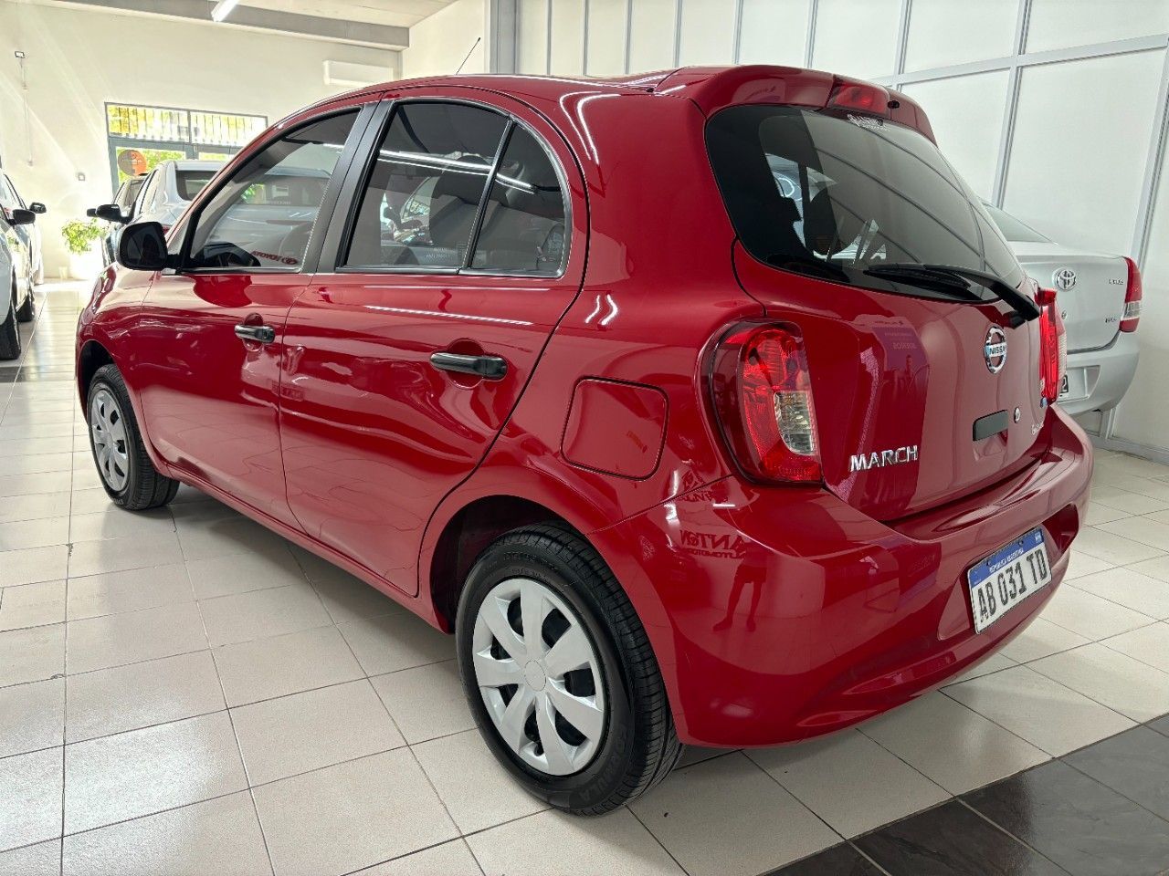 Nissan March Usado en Mendoza, deRuedas