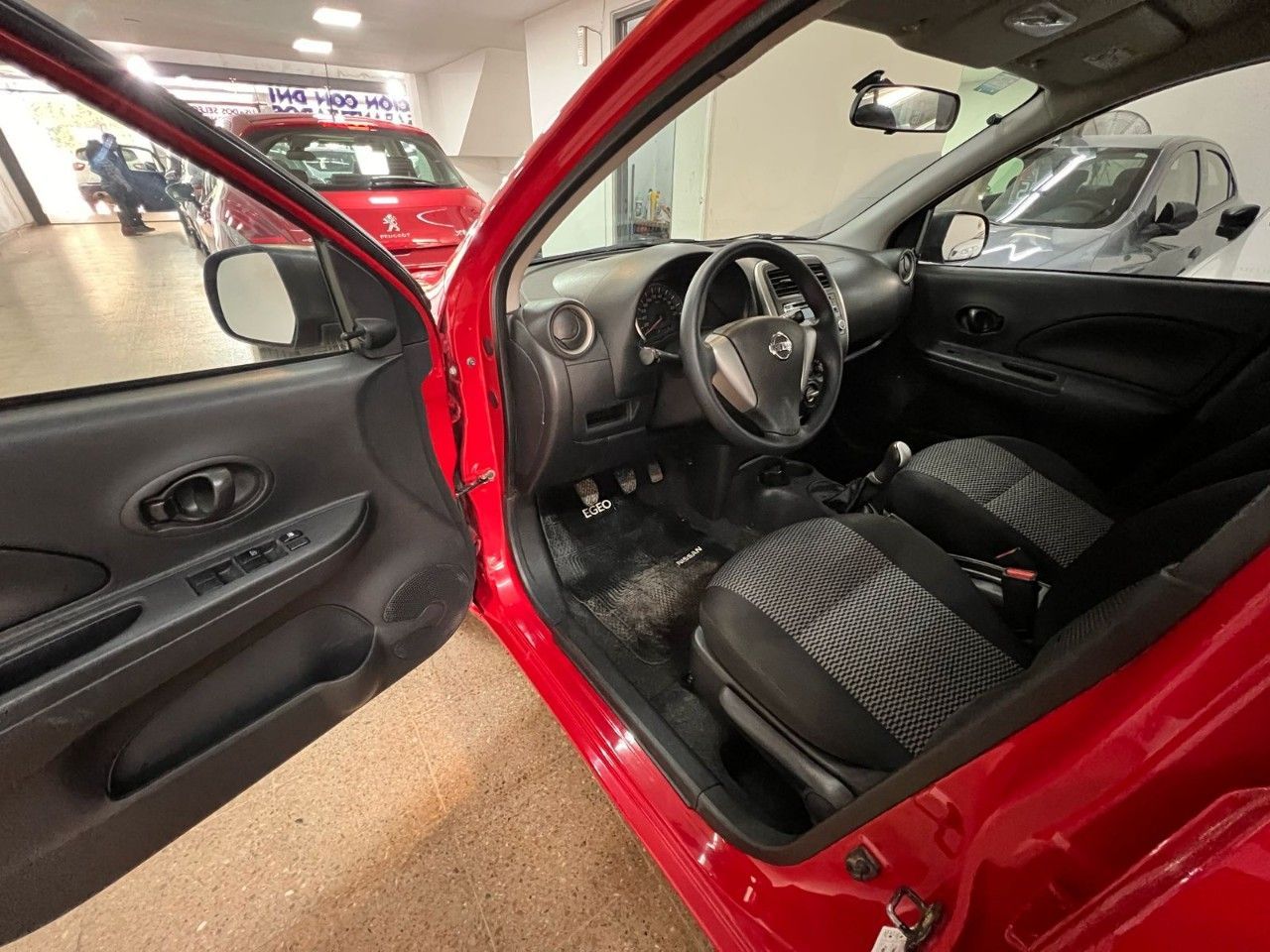 Nissan March Usado Financiado en Córdoba, deRuedas