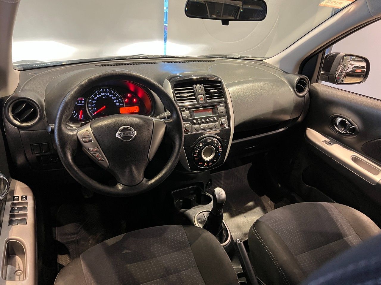 Nissan March Usado Financiado en Córdoba, deRuedas