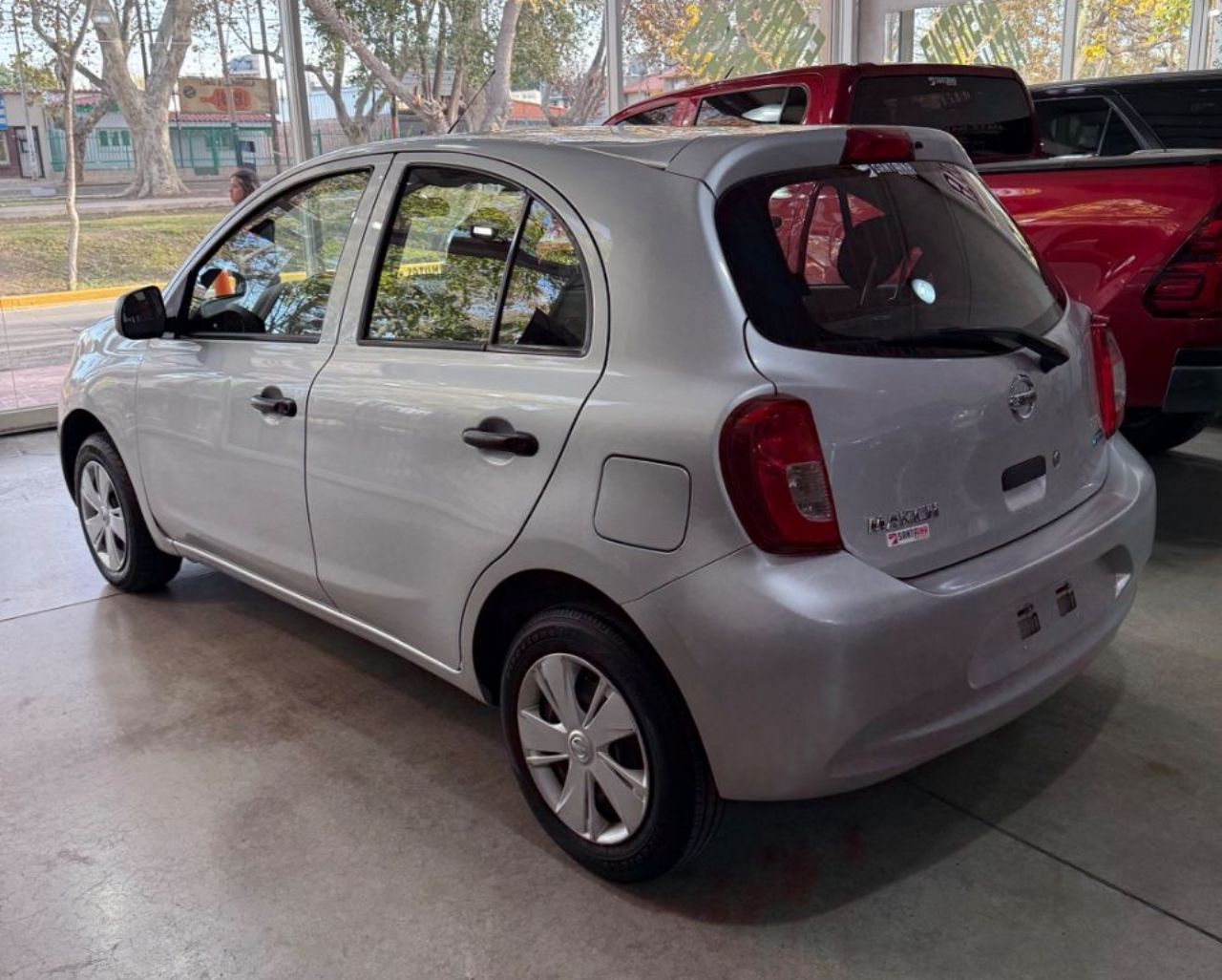 Nissan March Usado Financiado en Mendoza, deRuedas