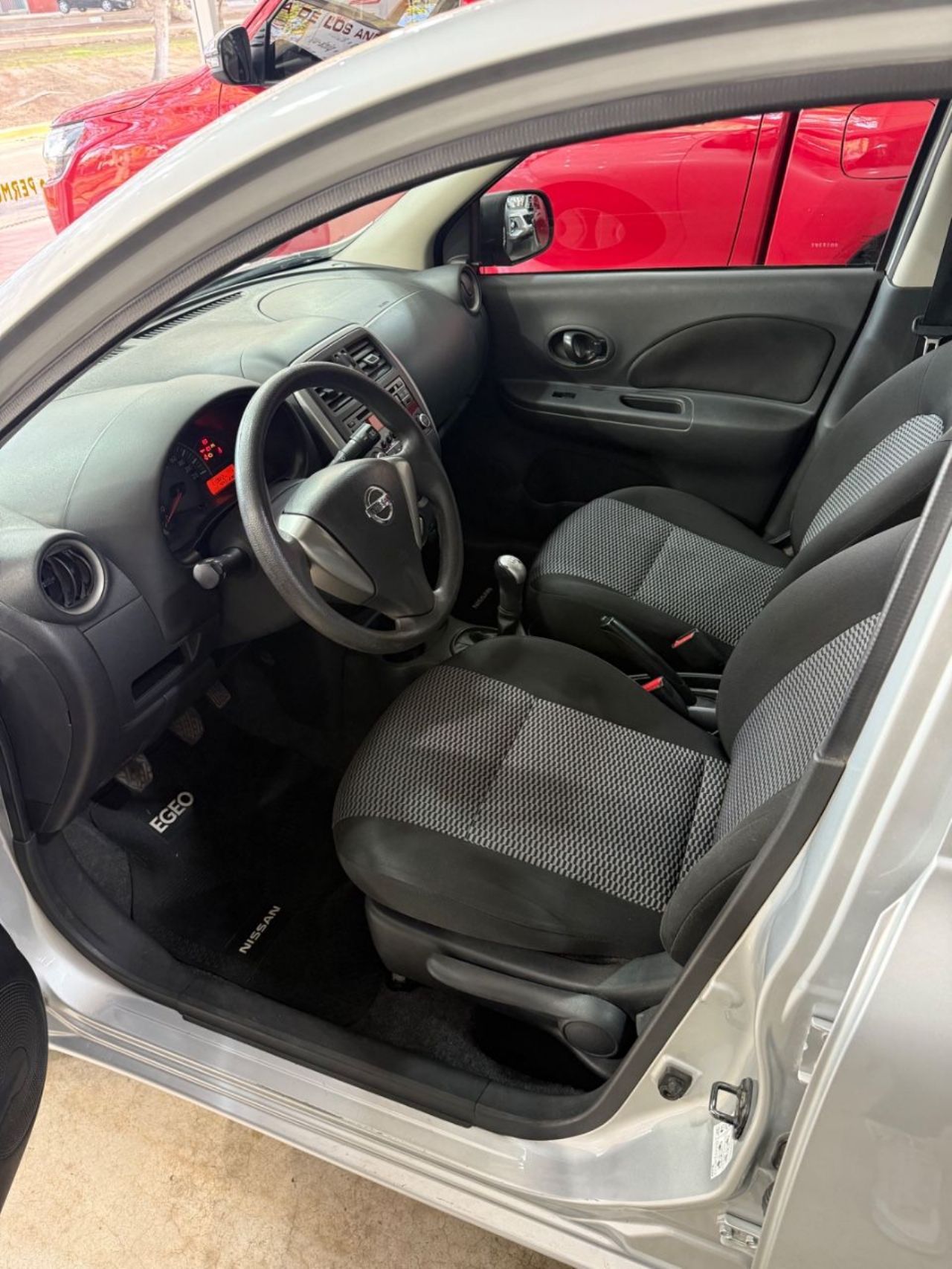 Nissan March Usado Financiado en Mendoza, deRuedas