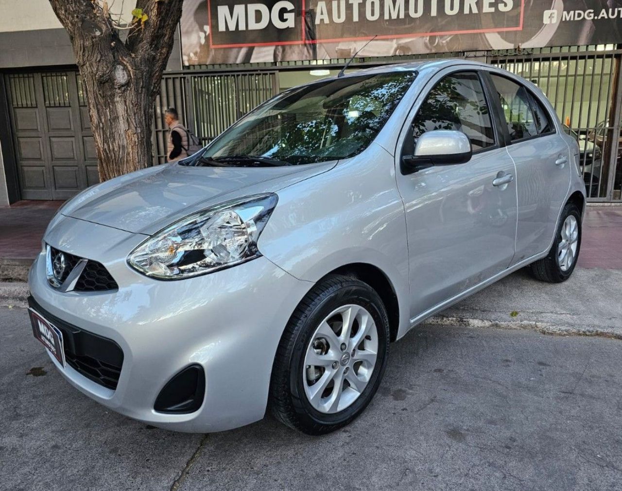 Nissan March Usado Financiado en Mendoza, deRuedas