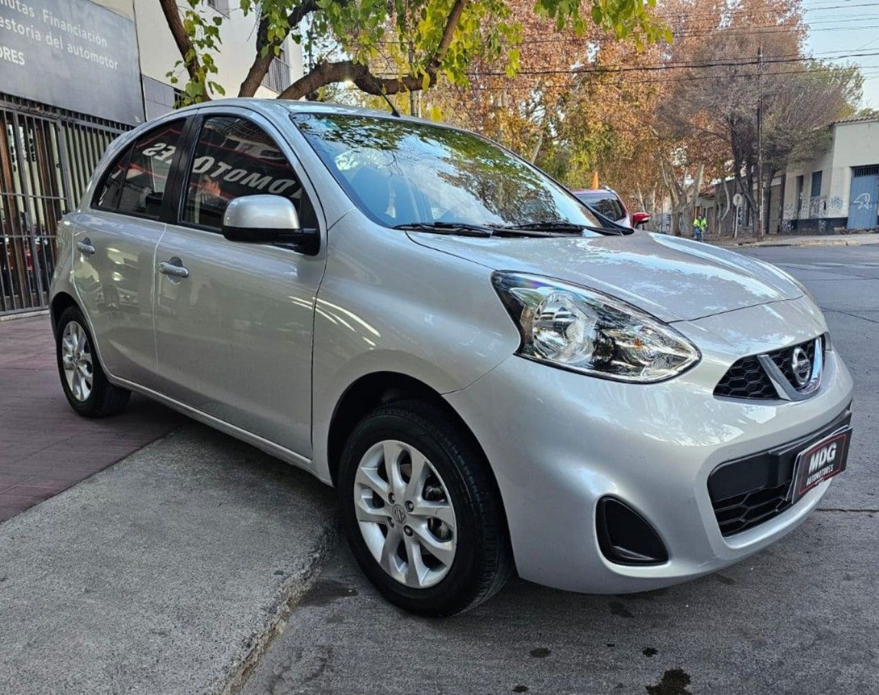 Nissan March Usado Financiado en Mendoza, deRuedas