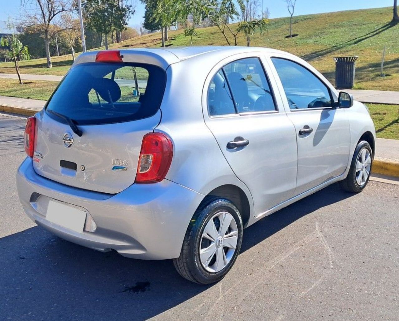 Nissan March Usado Financiado en Mendoza, deRuedas