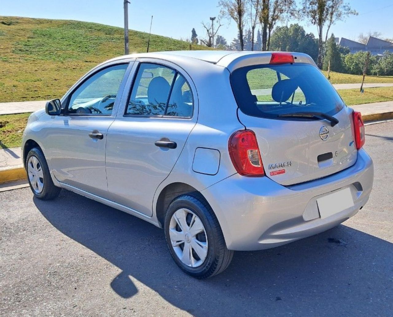 Nissan March Usado Financiado en Mendoza, deRuedas