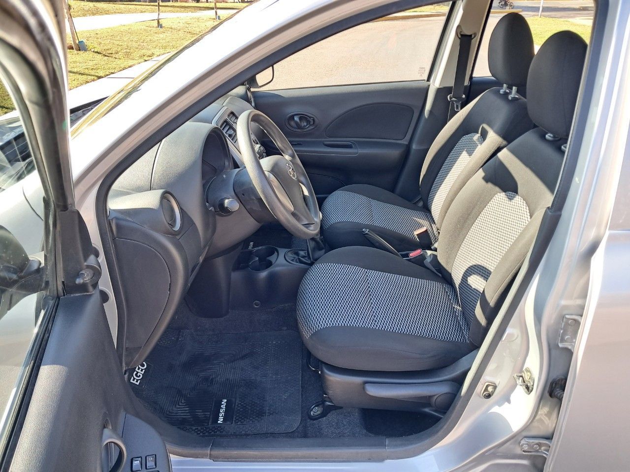 Nissan March Usado Financiado en Mendoza, deRuedas