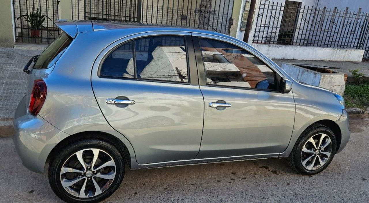 Nissan March Usado en Chaco, deRuedas