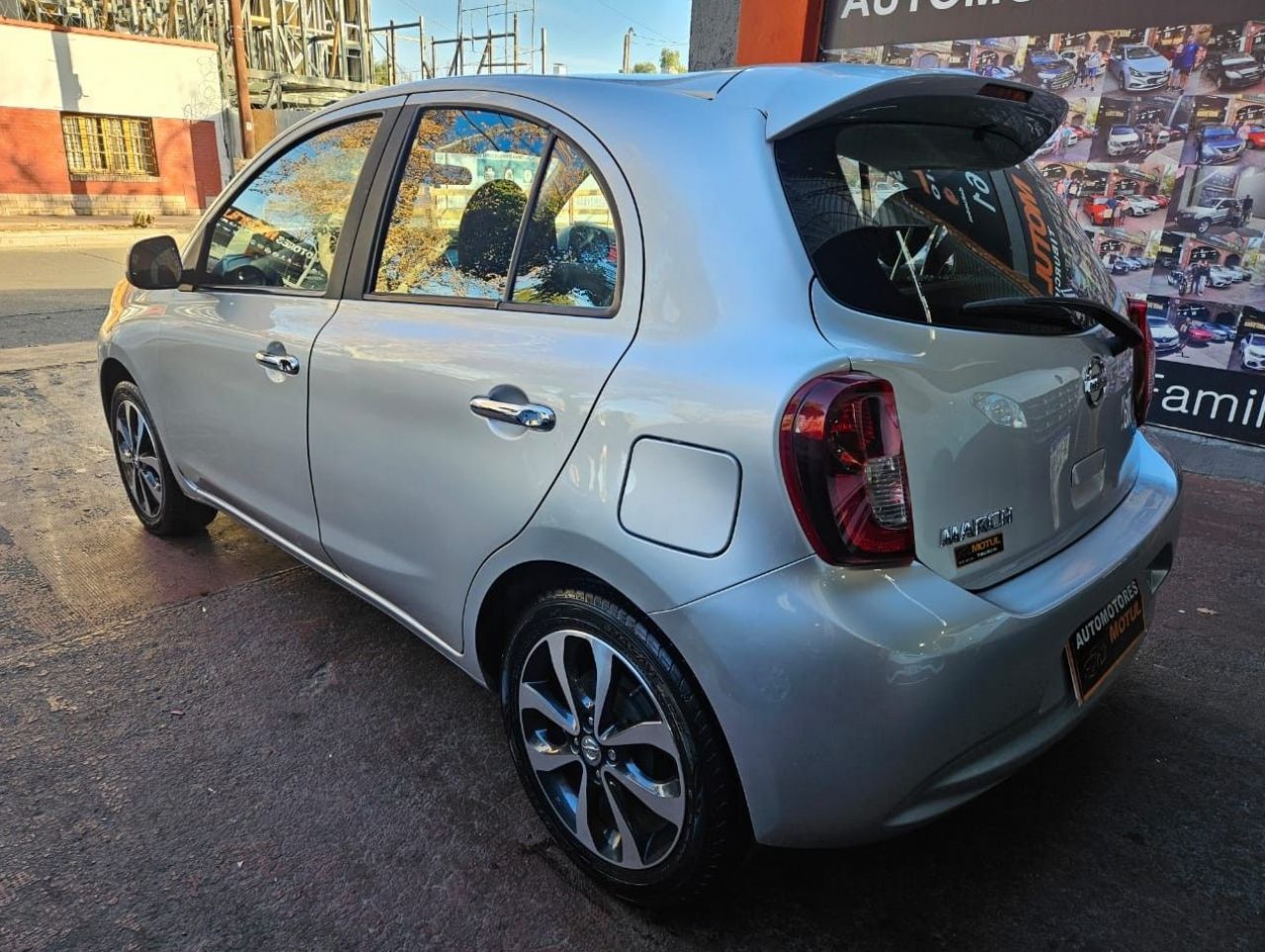 Nissan March Usado en Mendoza, deRuedas