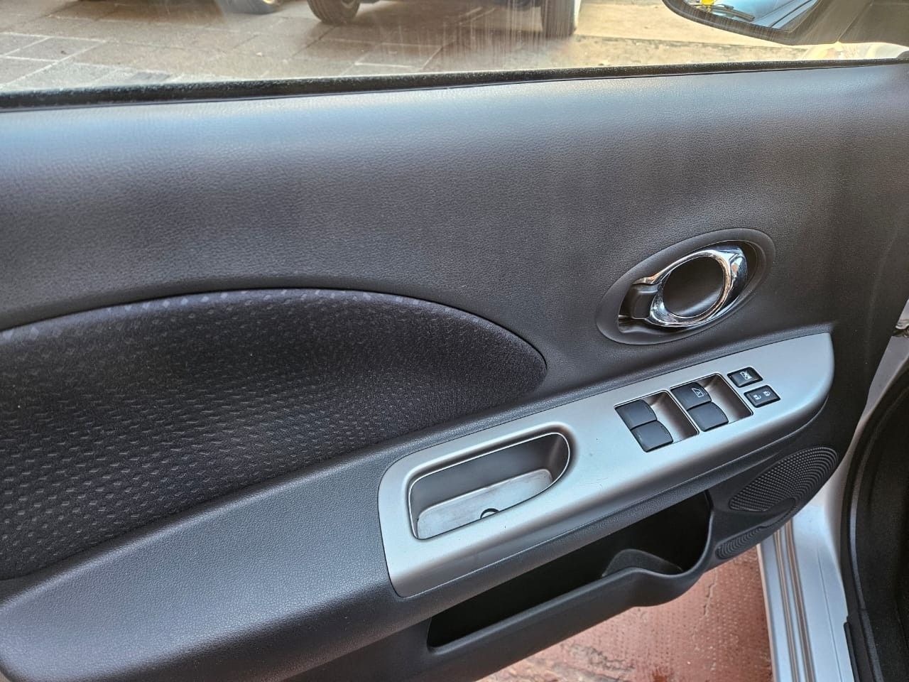 Nissan March Usado en Mendoza, deRuedas
