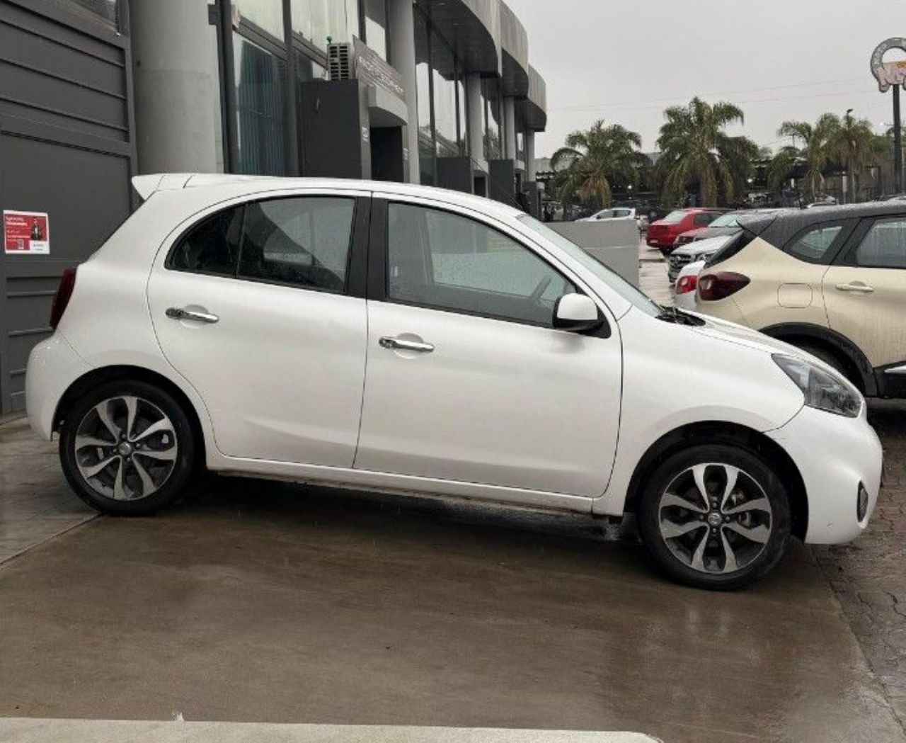Nissan March Usado Financiado en Córdoba, deRuedas