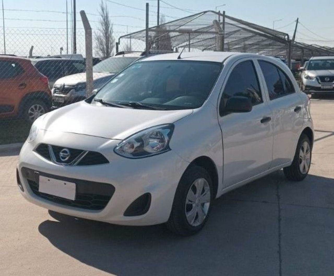 Nissan March Usado Financiado en Córdoba, deRuedas