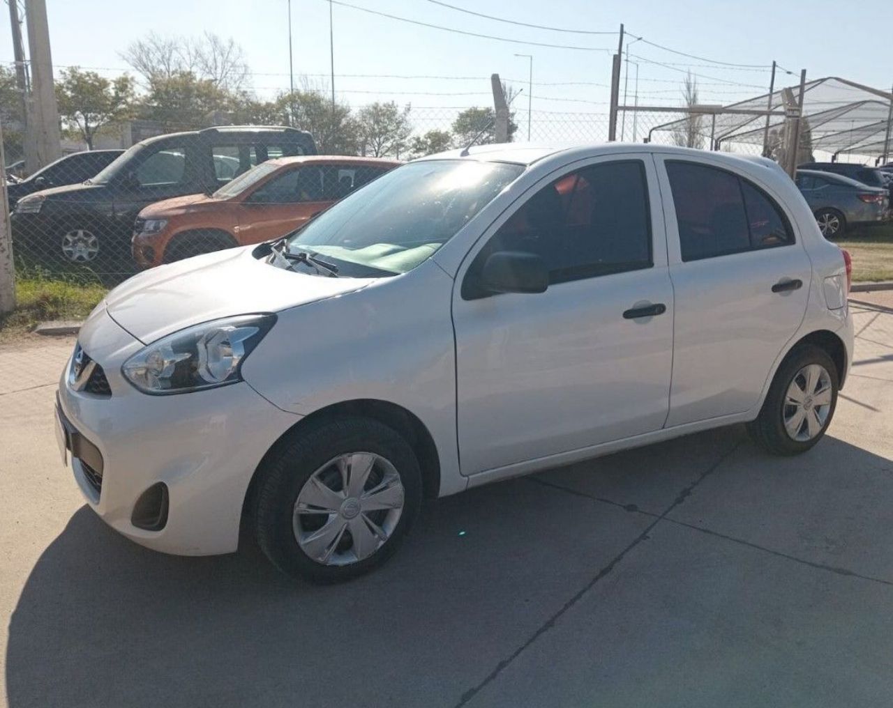 Nissan March Usado Financiado en Córdoba, deRuedas