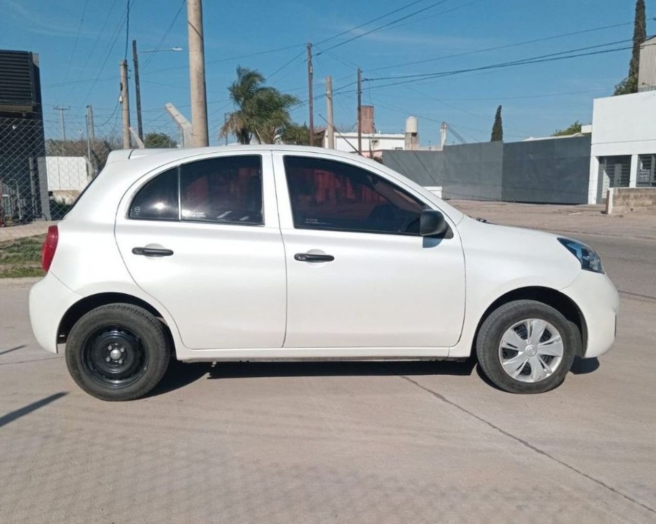 Nissan March Usado Financiado en Córdoba, deRuedas